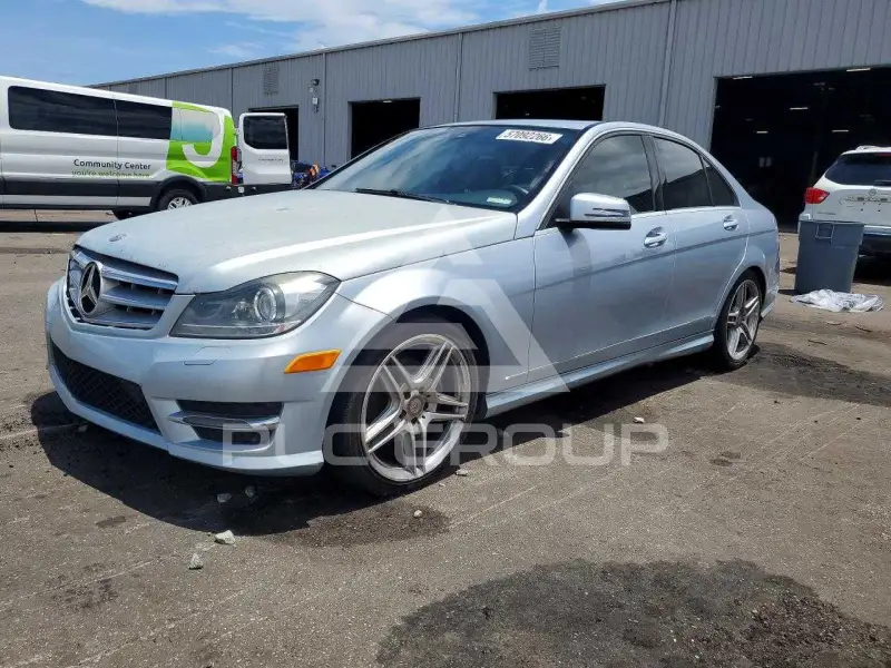 2013 Mercedes Benz C-Class фото