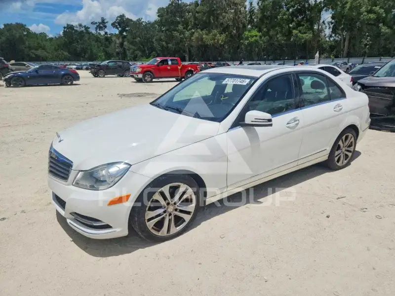2013 Mercedes Benz C-Class photo