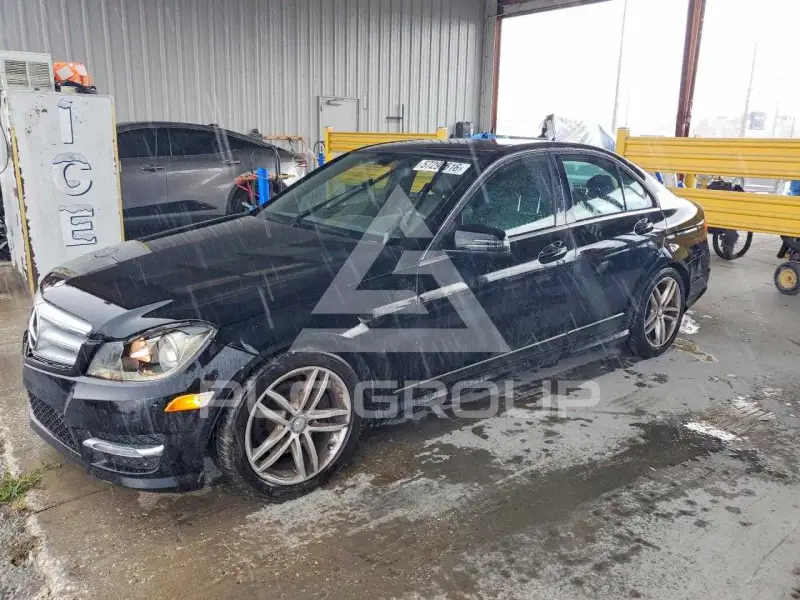 2013 Mercedes Benz C-Class photo