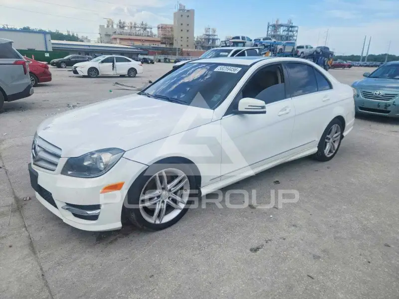 2013 Mercedes Benz C-Class photo