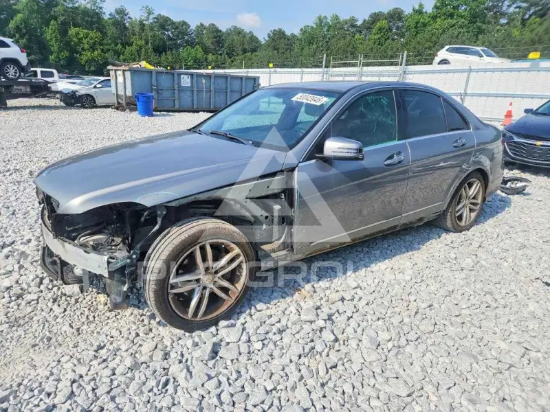 2013 Mercedes Benz C-Class photo
