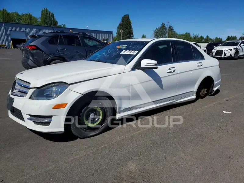 2013 Mercedes Benz C-Class фото