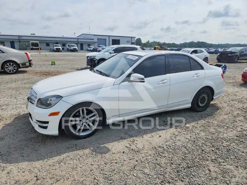 2013 Mercedes Benz C-Class фото