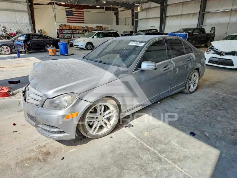 2013 Mercedes Benz C-Class photo
