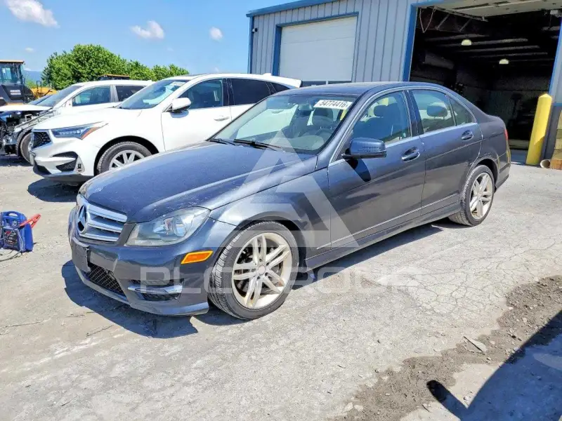 2013 Mercedes Benz C-Class photo