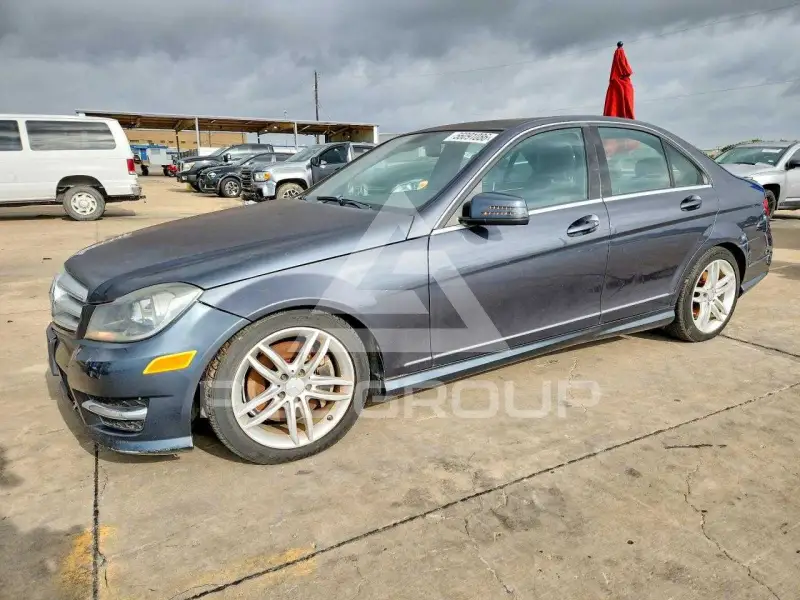 2013 Mercedes Benz C-Class photo