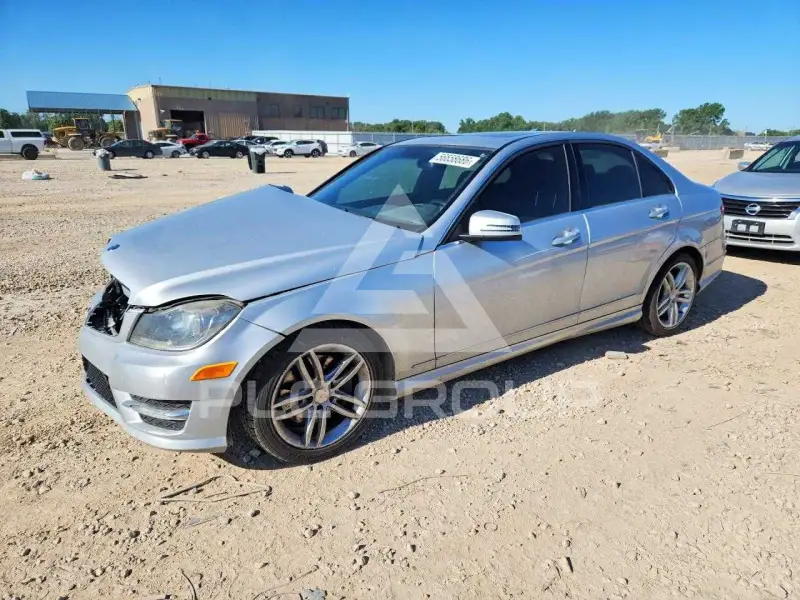 2013 Mercedes Benz C-Class фото