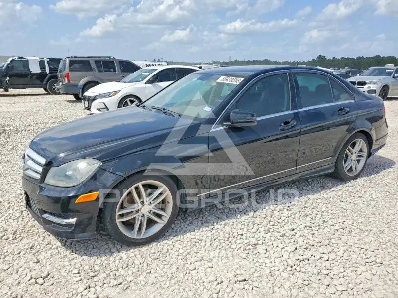 2013 Mercedes Benz C-Class photo