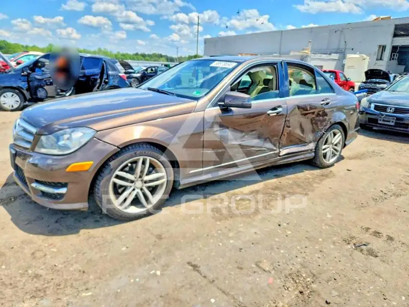 2013 Mercedes Benz C-Class фото