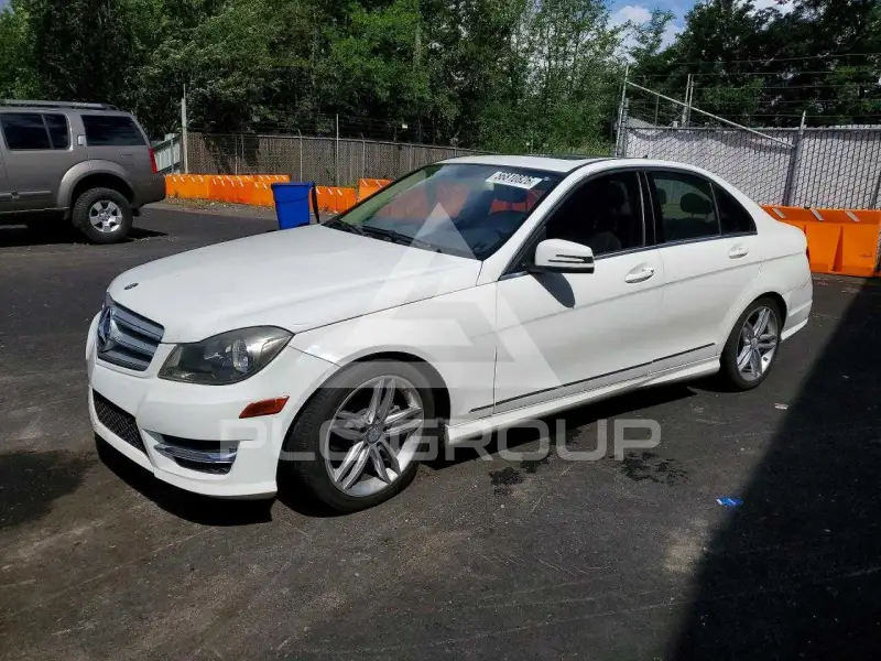 2013 Mercedes Benz C-Class фото