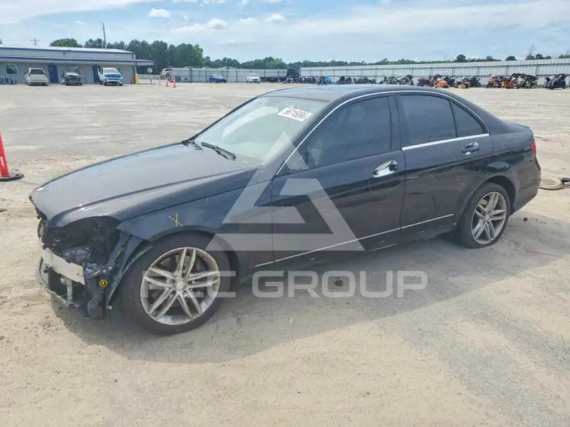 2013 Mercedes Benz C-Class photo