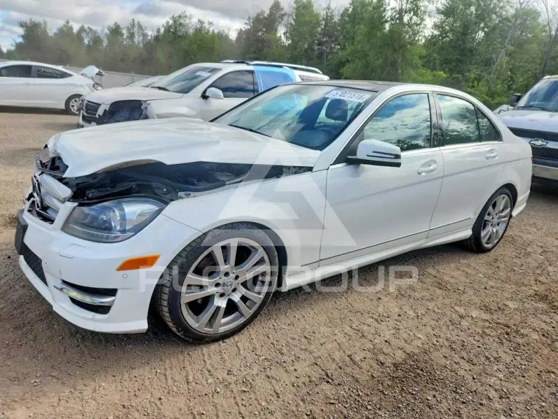 2013 Mercedes Benz C-Class фото