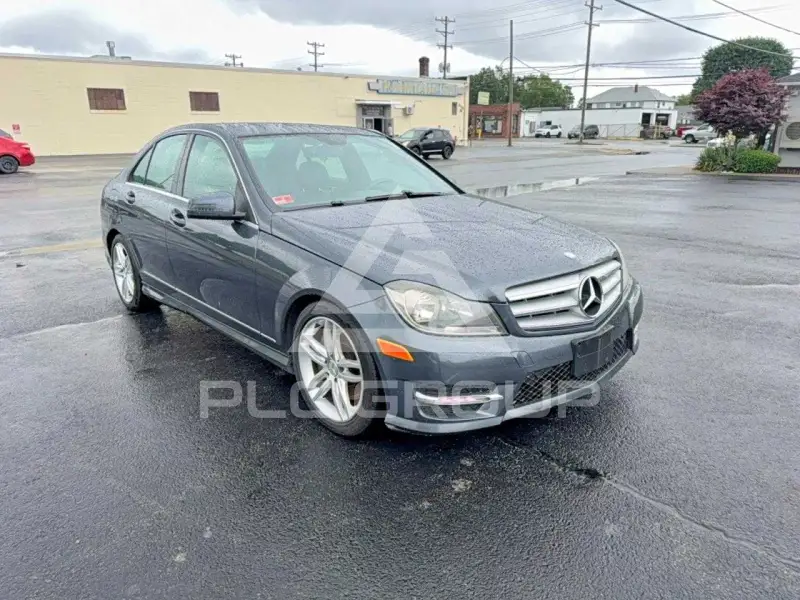 2013 Mercedes Benz C-Class photo