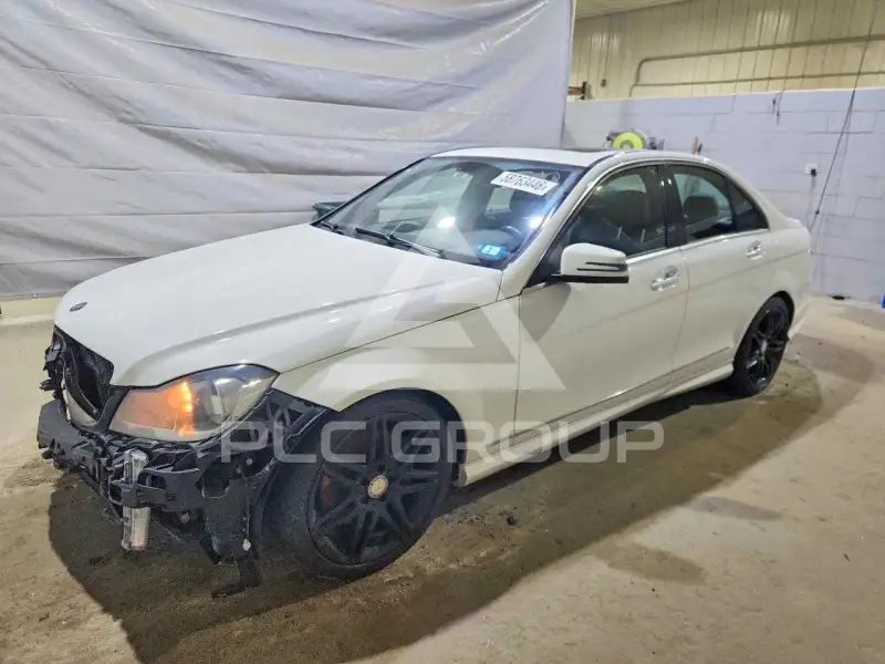 2013 Mercedes Benz C-Class фото