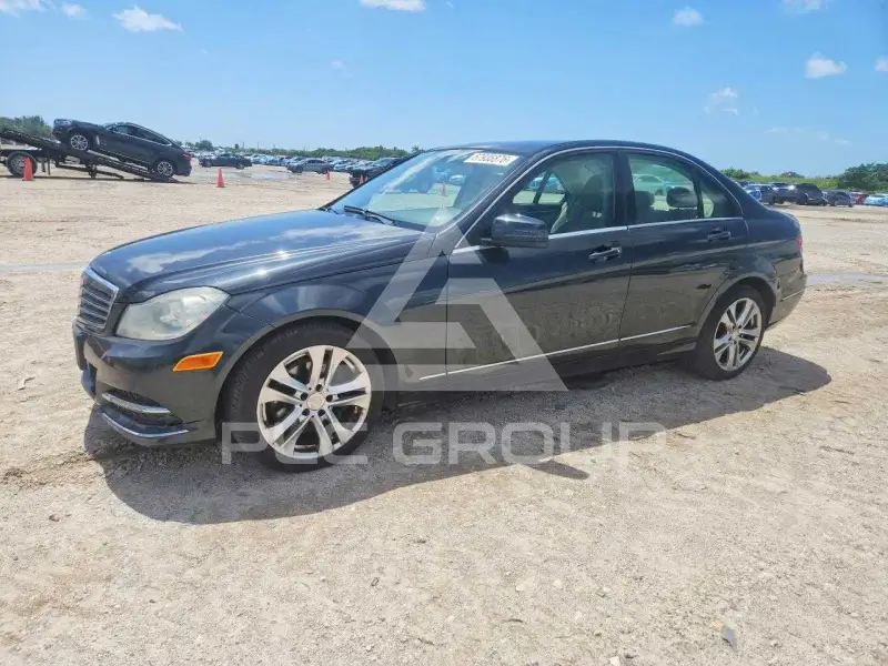 2013 Mercedes Benz C-Class photo
