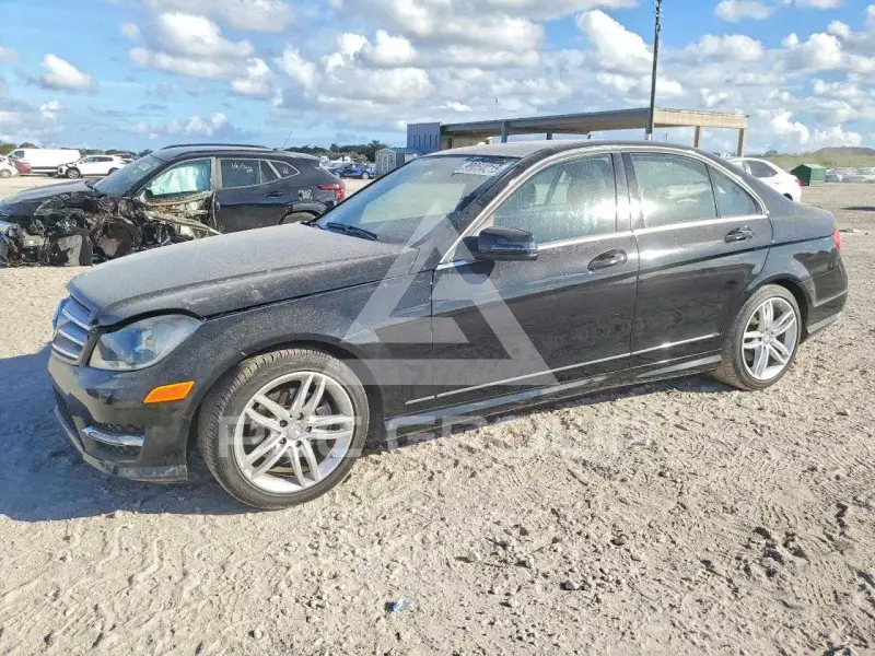 2013 Mercedes Benz C-Class фото