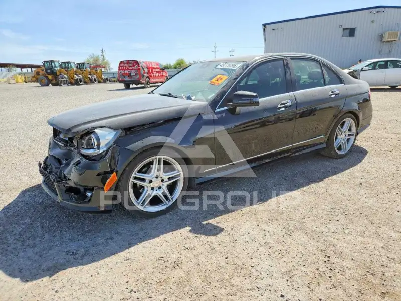 2013 Mercedes Benz C-Class фото