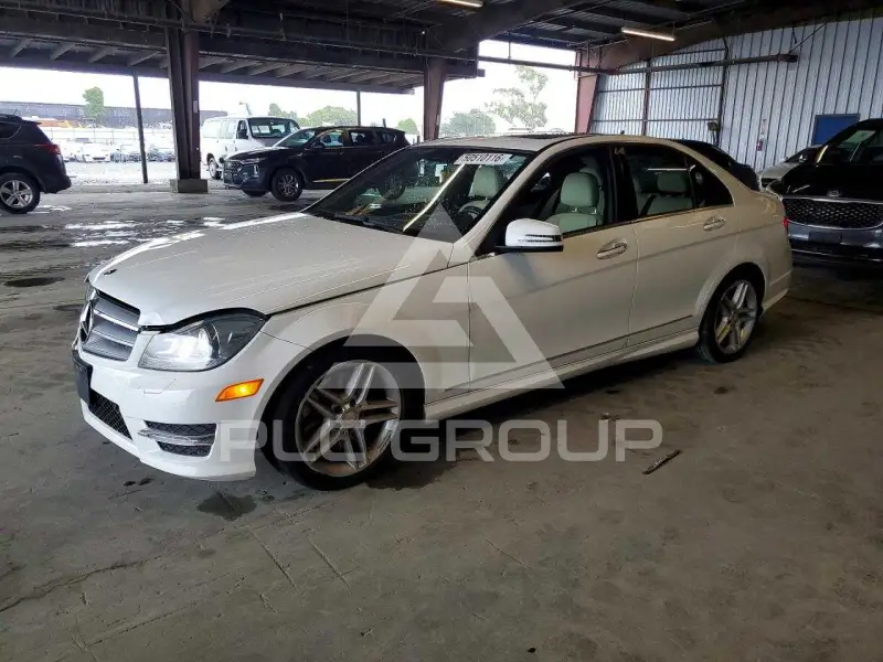 2013 Mercedes Benz C-Class фото