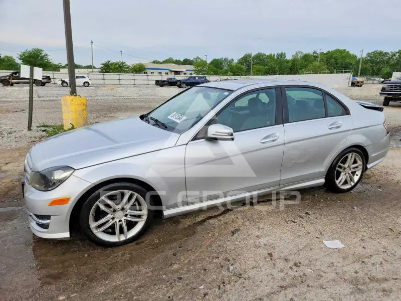 2013 Mercedes Benz C-Class photo