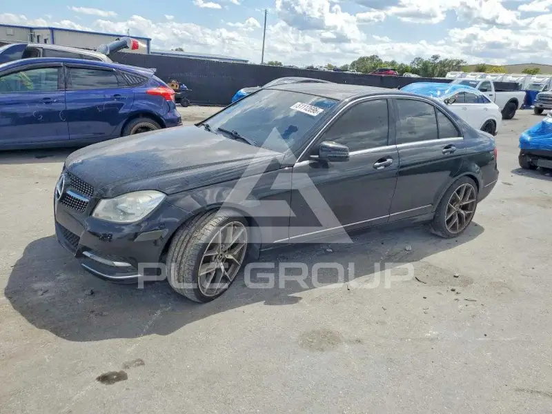 2013 Mercedes Benz C-Class фото