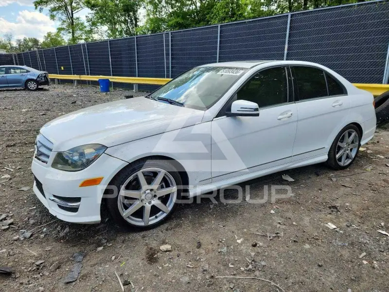 2013 Mercedes Benz C-Class photo