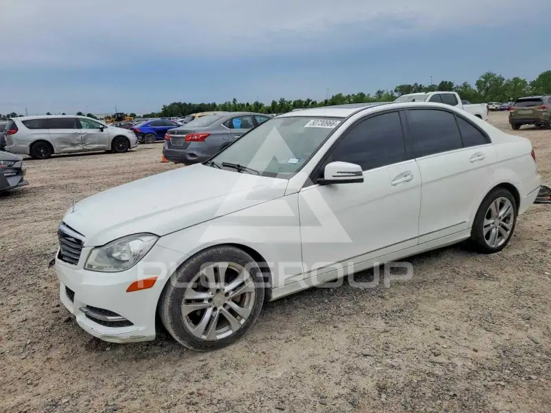 2013 Mercedes Benz C-Class фото