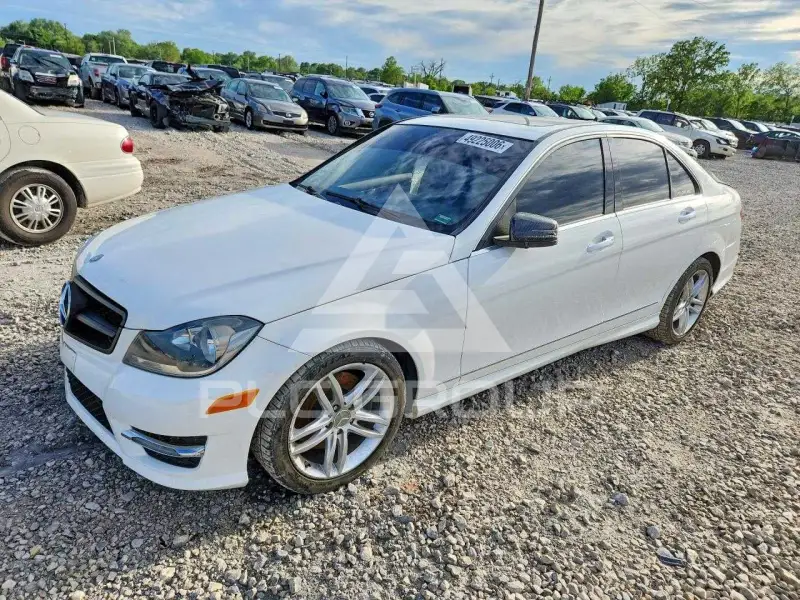 2013 Mercedes Benz C-Class фото