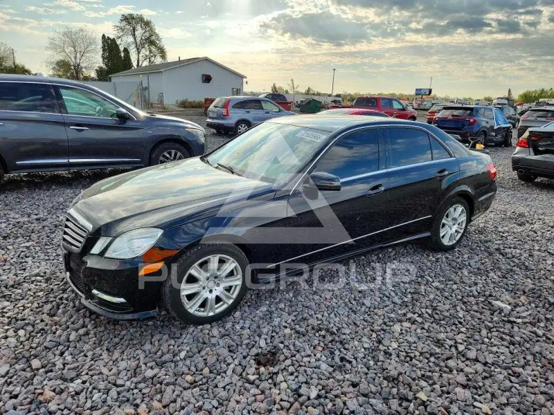 2013 Mercedes Benz E-Class фото
