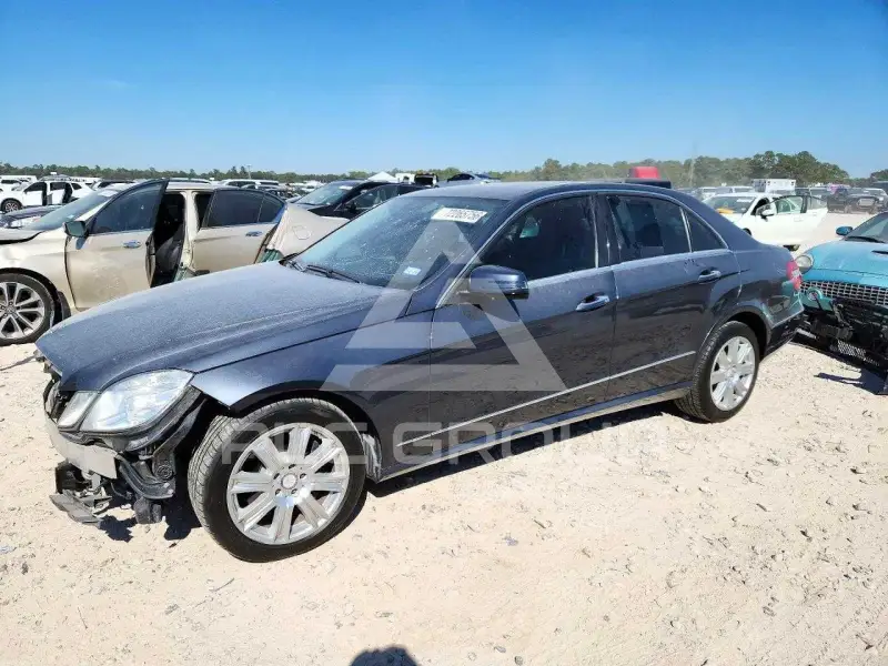 2013 Mercedes Benz E-Class photo