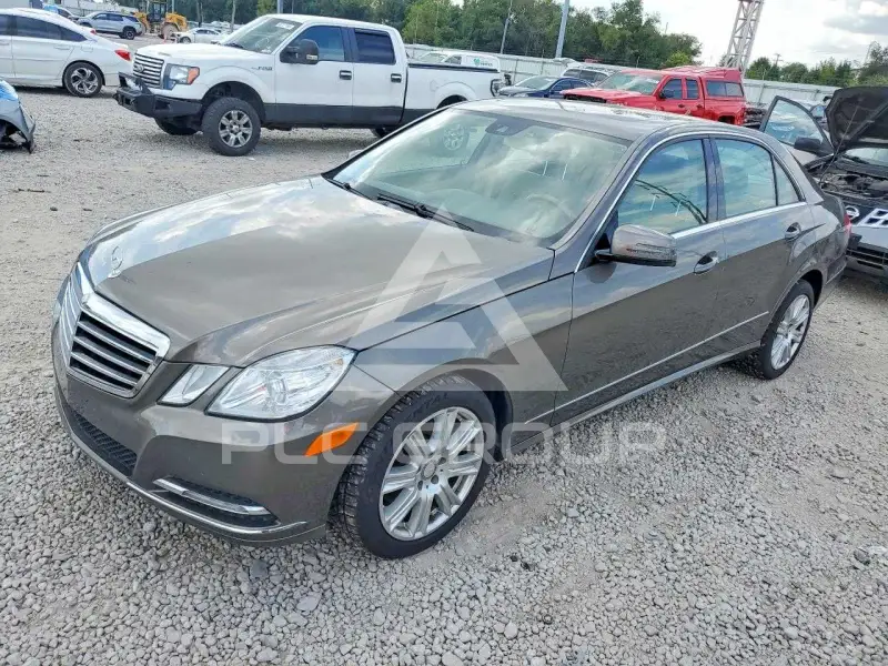 2013 Mercedes Benz E-Class фото