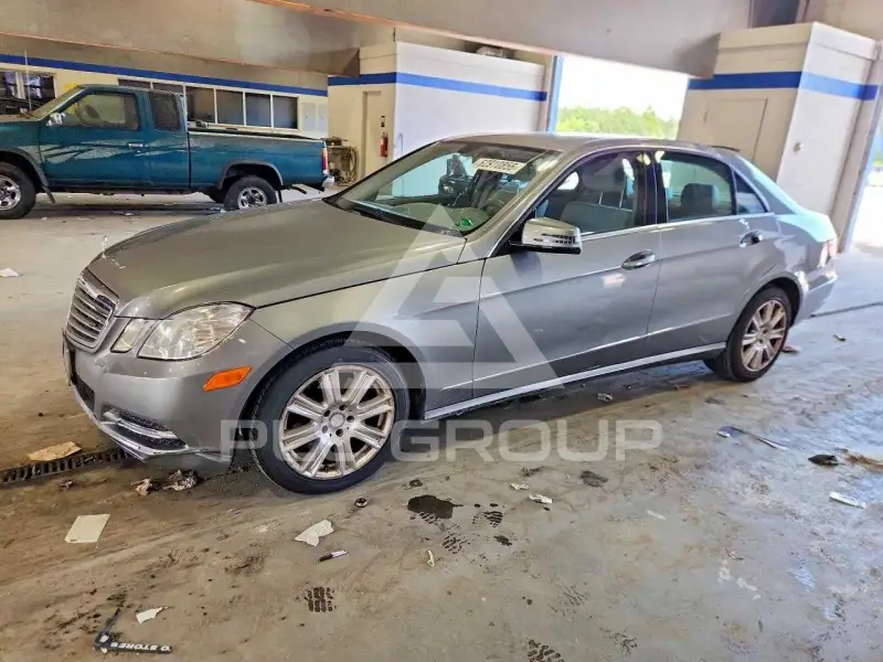 2013 Mercedes Benz E-Class photo