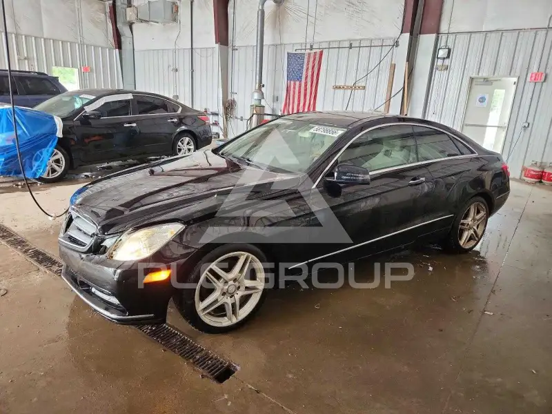 2013 Mercedes Benz E-Class фото