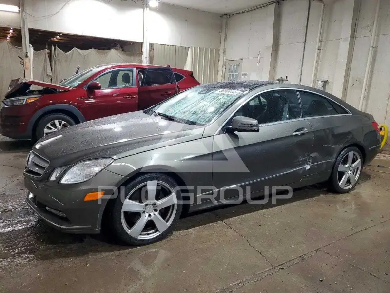 2013 Mercedes Benz E-Class фото