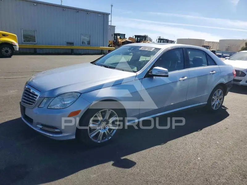 2013 Mercedes Benz E-Class фото
