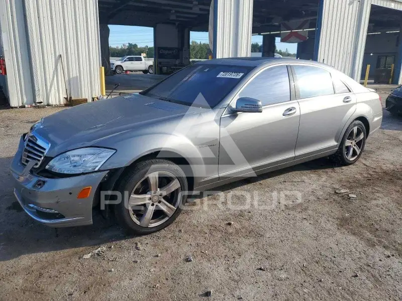 2013 Mercedes Benz S-Class photo