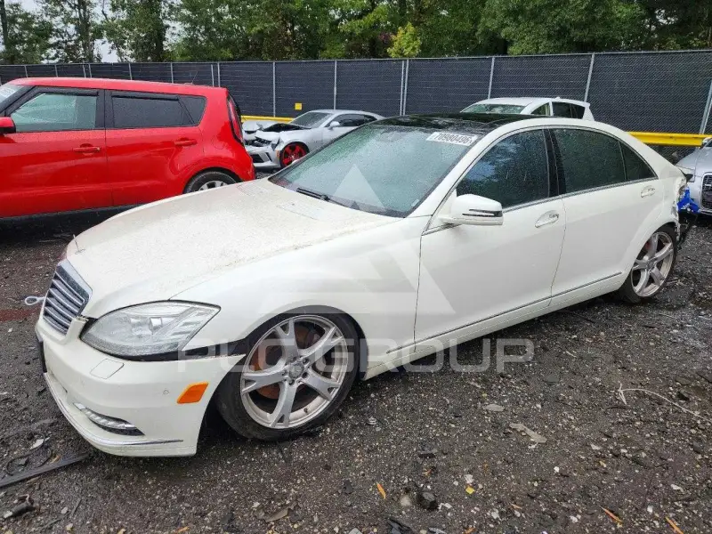 2013 Mercedes Benz S-Class photo