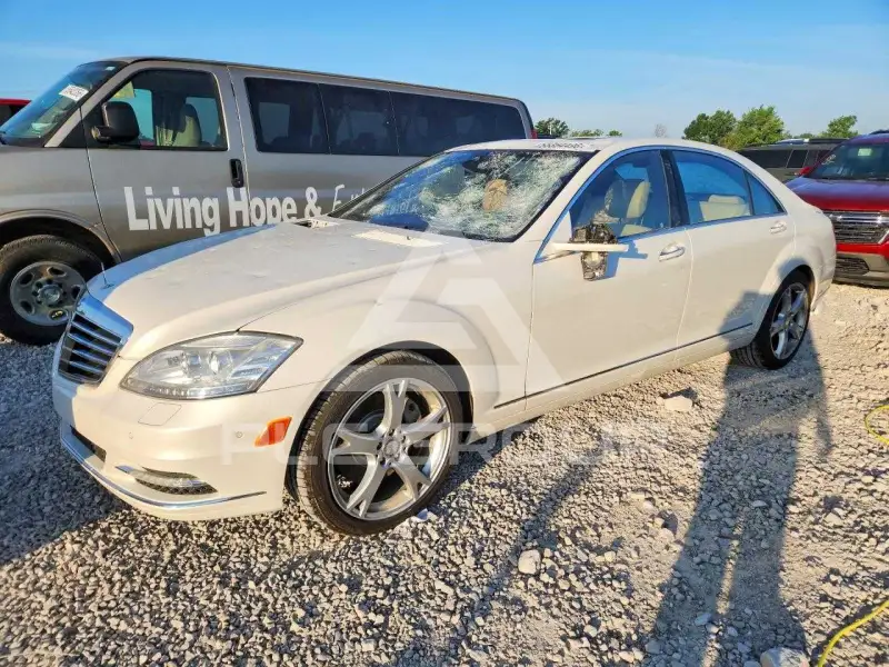 2013 Mercedes Benz S-Class photo