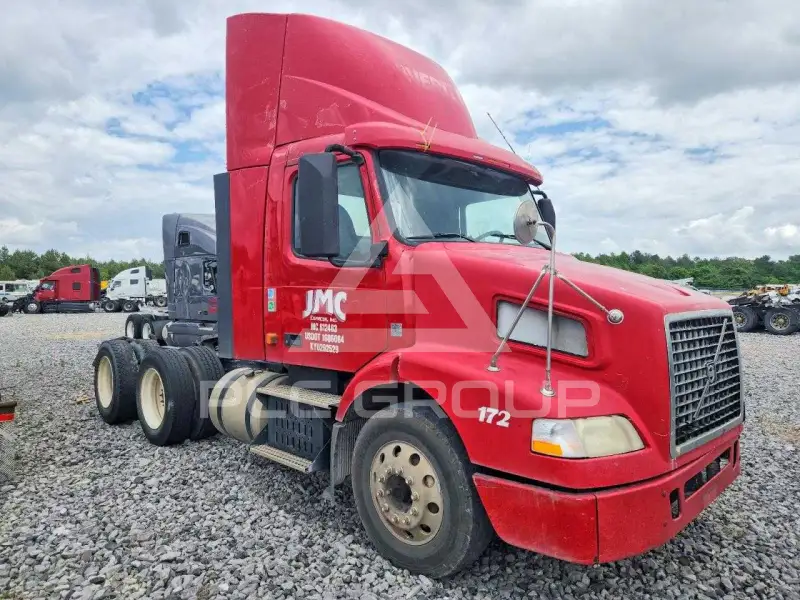 2013 Volvo VNL photo
