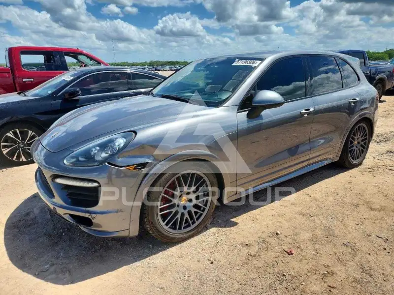 2013 Porsche Cayenne photo