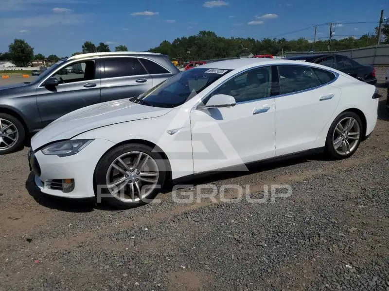 2013 Tesla Model S photo