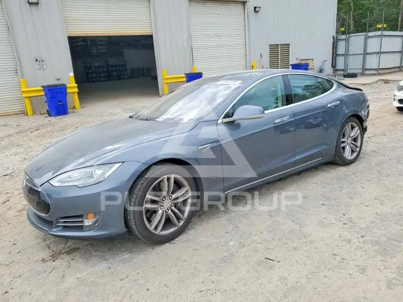 2013 Tesla Model S фото
