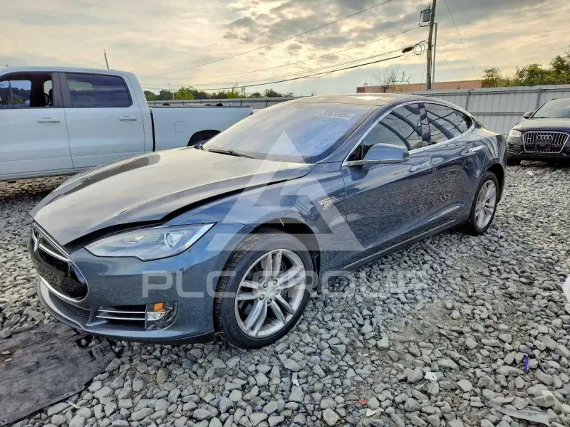 2013 Tesla Model S фото