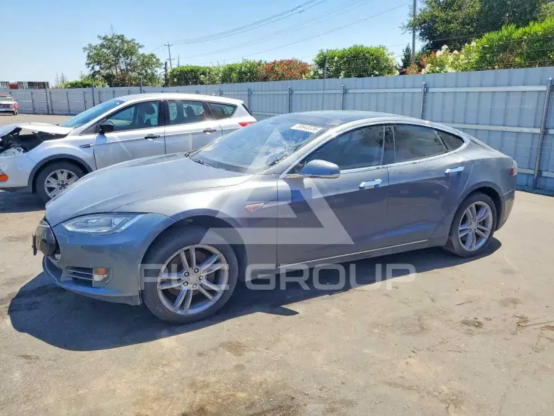 2013 Tesla Model S фото