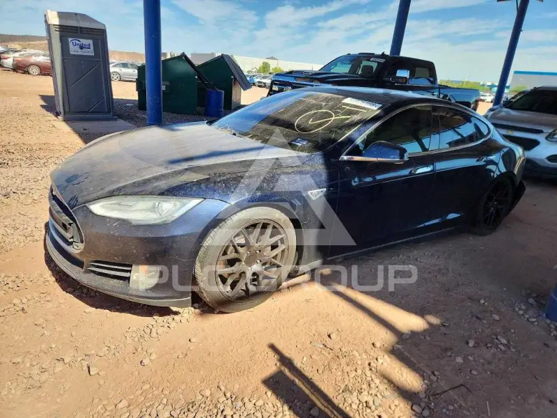 2013 Tesla Model S photo