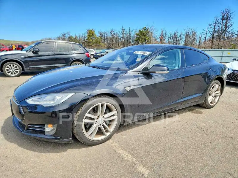 2013 Tesla Model S photo