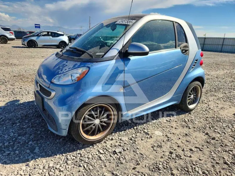 2013 Smart FORTWO фото