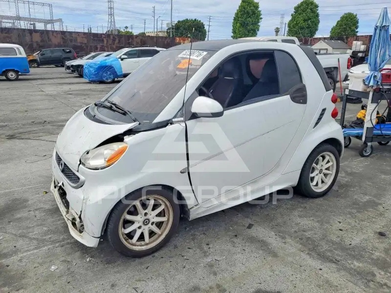 2013 Smart FORTWO фото
