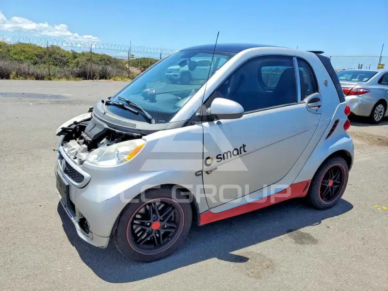 2013 Smart FORTWO фото