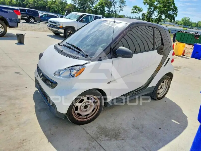 2013 Smart FORTWO фото