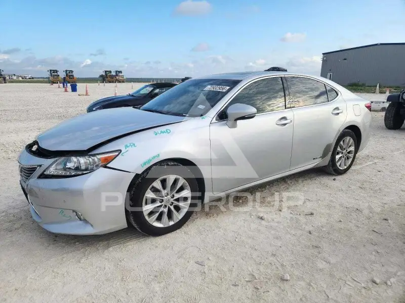 2013 Lexus ES300 photo